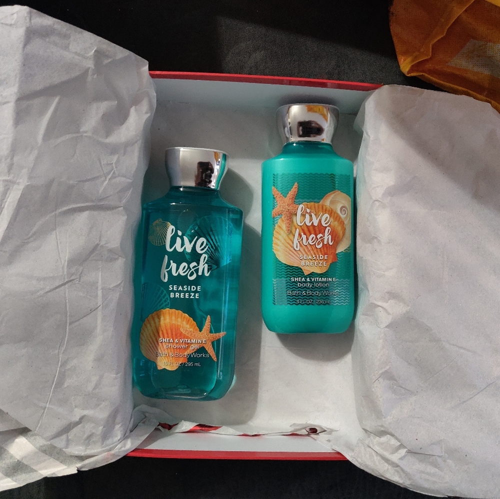 Bath and body works live fresh